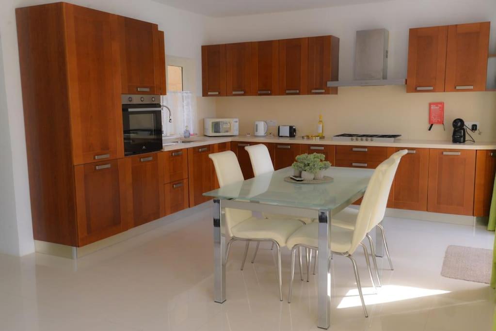Seafront Duplex Penthouse With Terrace Overlooking Xlendi Bay エクステリア 写真
