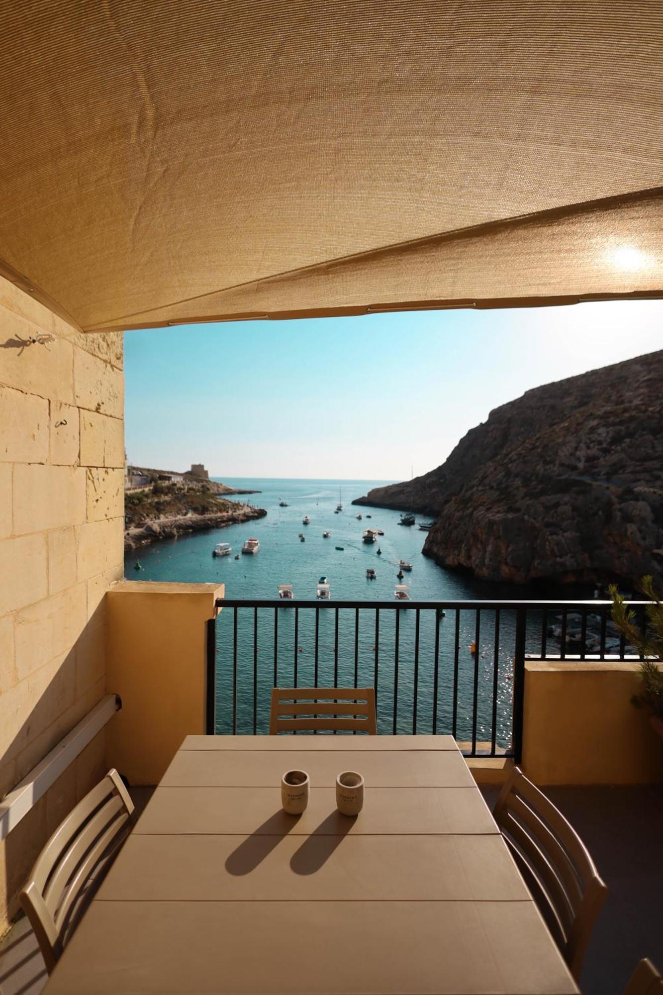 Seafront Duplex Penthouse With Terrace Overlooking Xlendi Bay エクステリア 写真