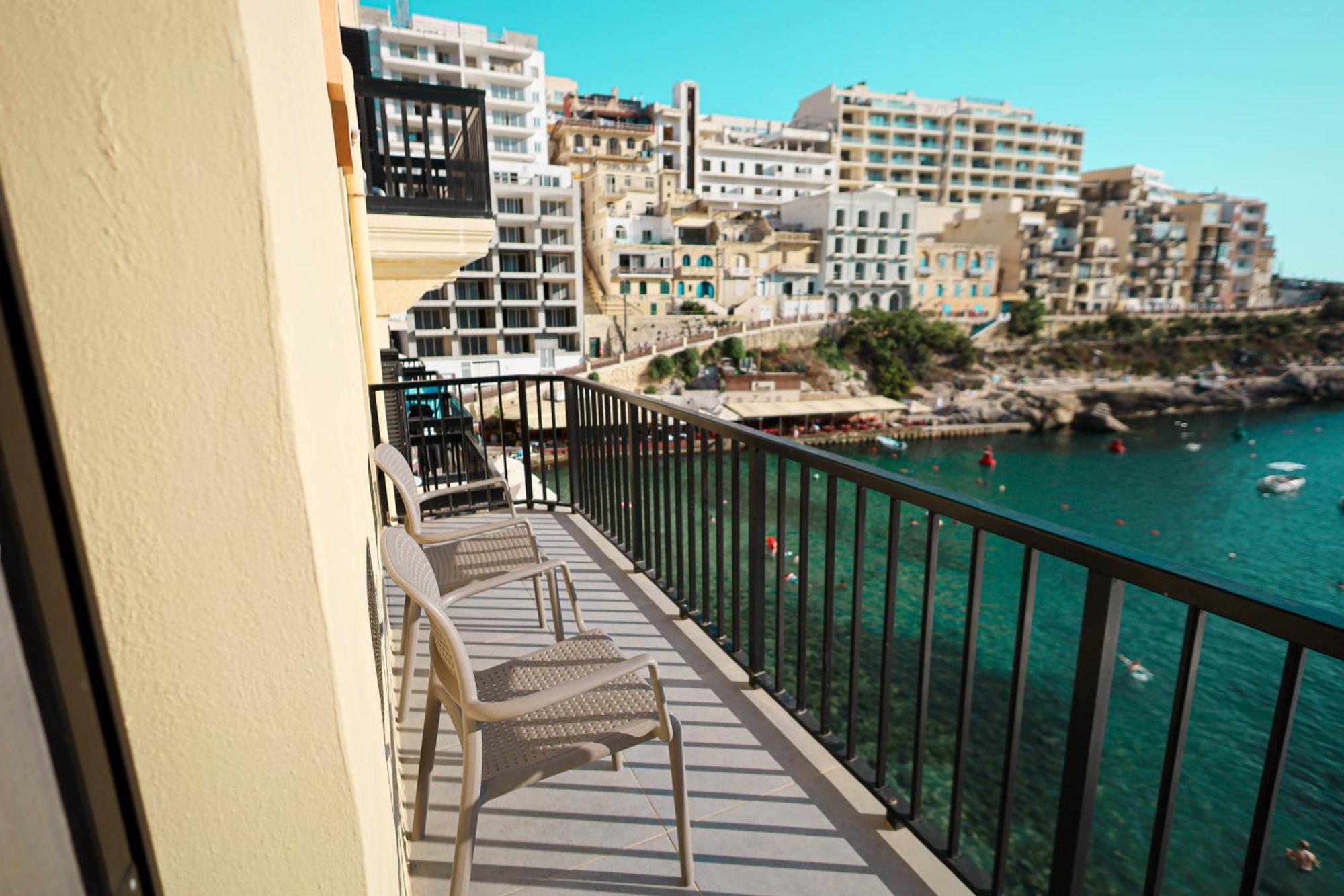 Seafront Duplex Penthouse With Terrace Overlooking Xlendi Bay エクステリア 写真