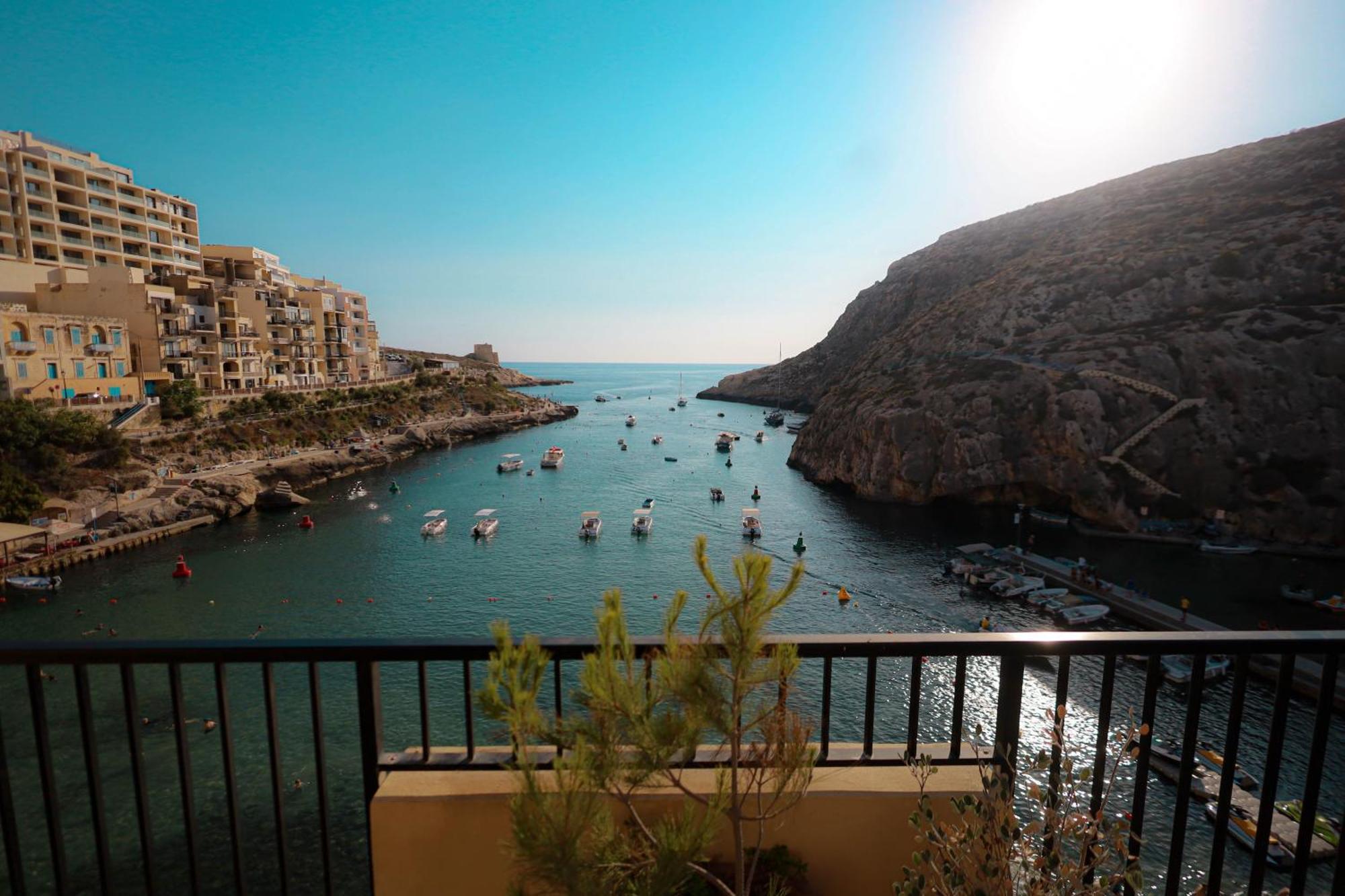 Seafront Duplex Penthouse With Terrace Overlooking Xlendi Bay エクステリア 写真