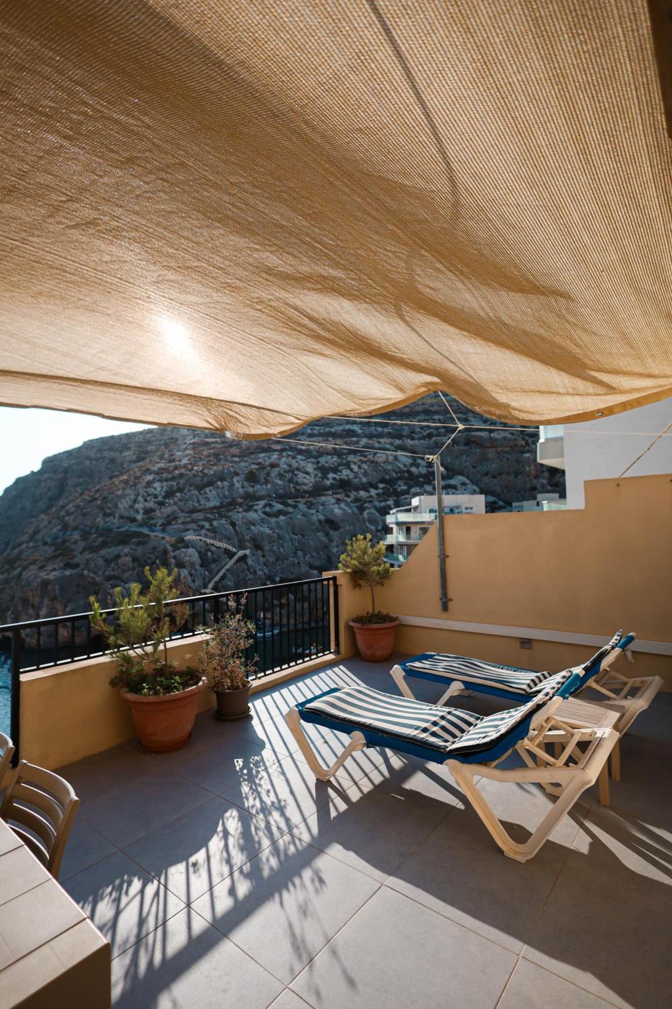 Seafront Duplex Penthouse With Terrace Overlooking Xlendi Bay エクステリア 写真