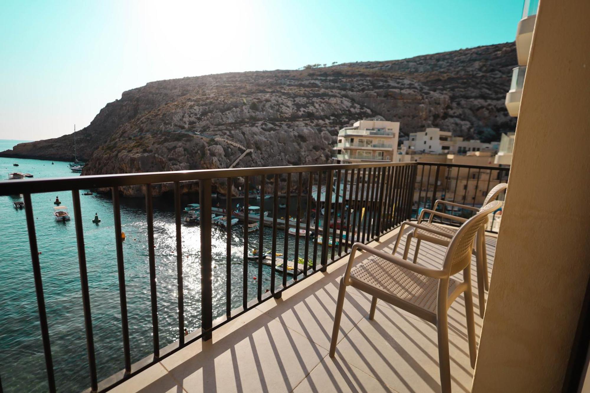 Seafront Duplex Penthouse With Terrace Overlooking Xlendi Bay エクステリア 写真